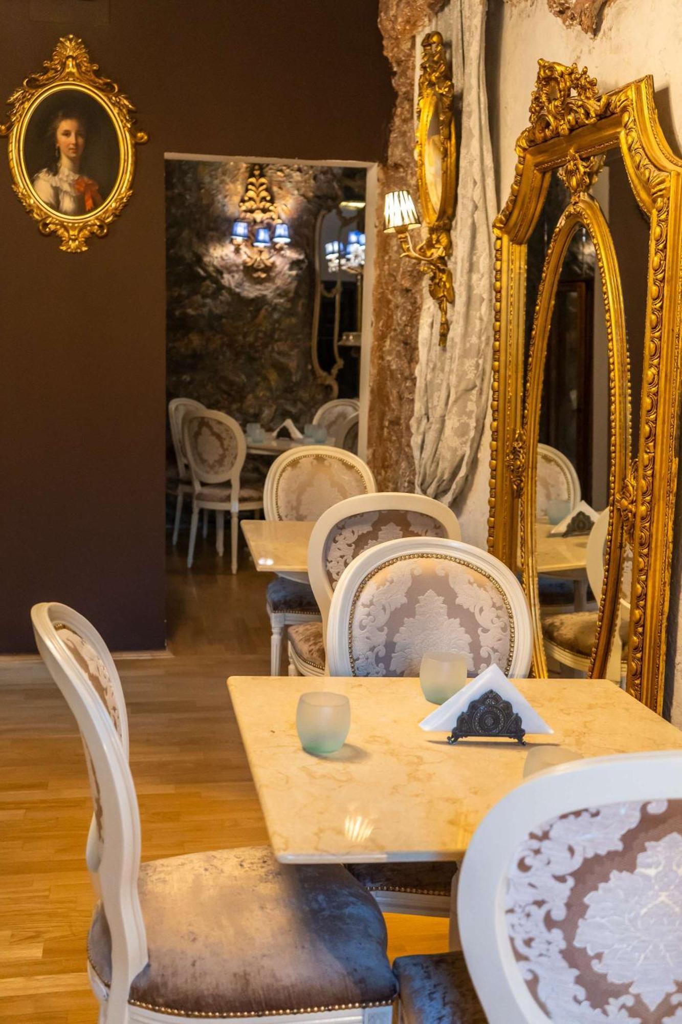 Conacul Coroanei Luxury Boutique Hotel Bukares Bagian luar foto