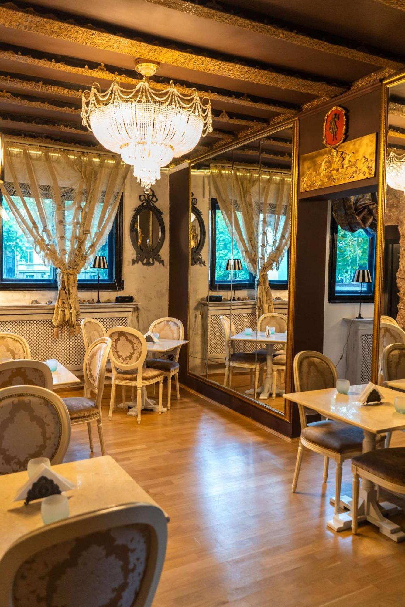 Conacul Coroanei Luxury Boutique Hotel Bukares Bagian luar foto