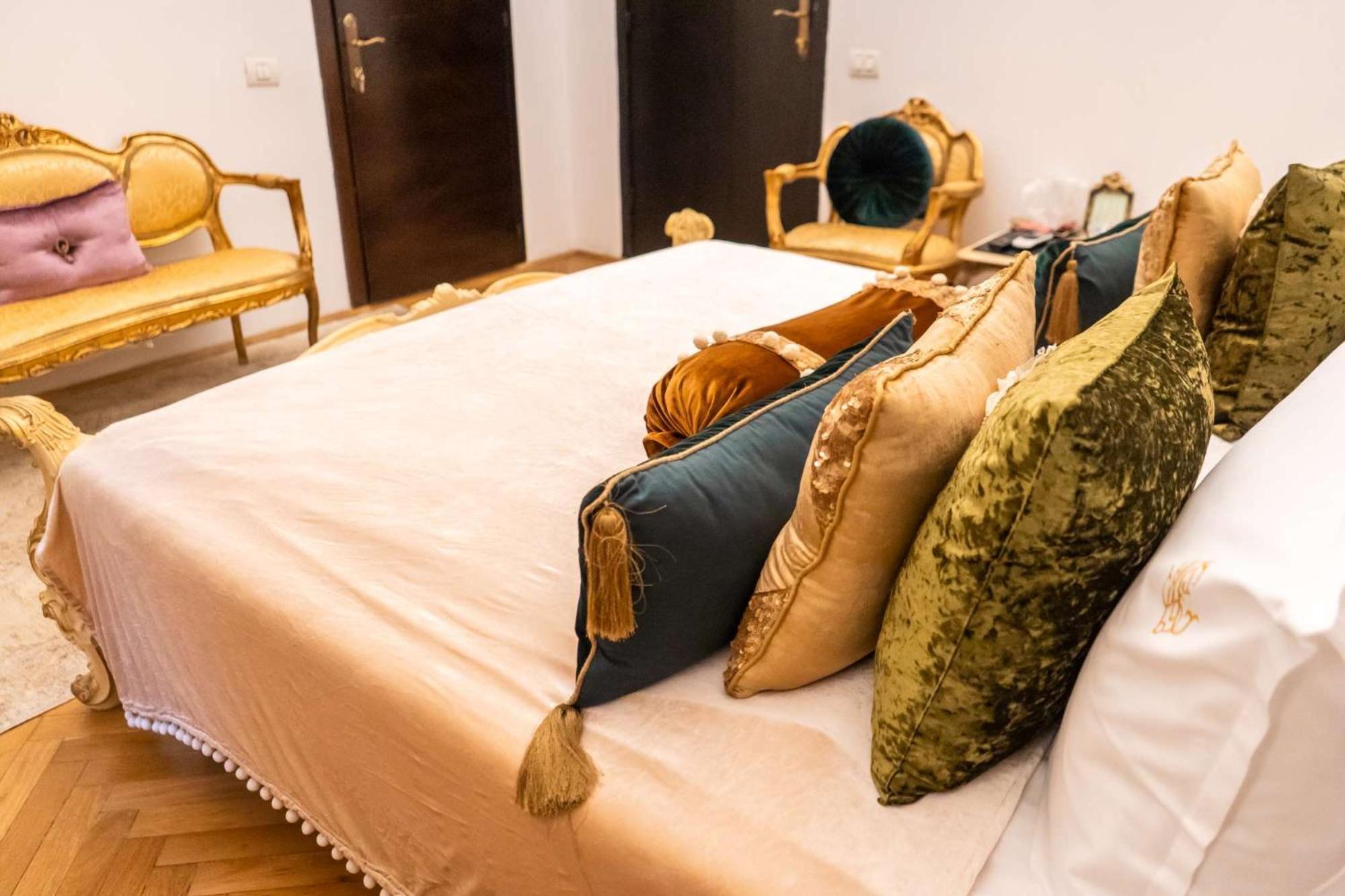 Conacul Coroanei Luxury Boutique Hotel Bukares Bagian luar foto