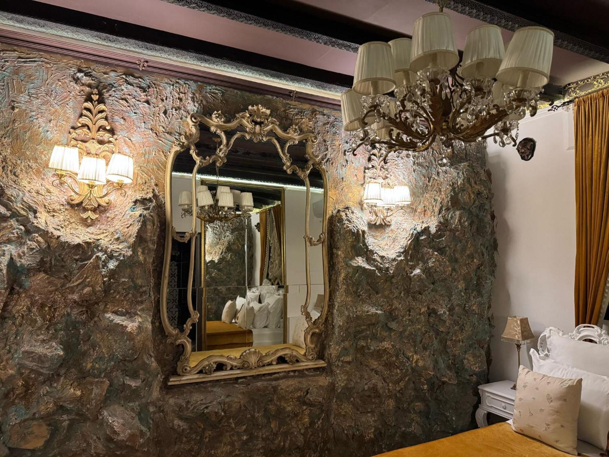 Conacul Coroanei Luxury Boutique Hotel Bukares Bagian luar foto